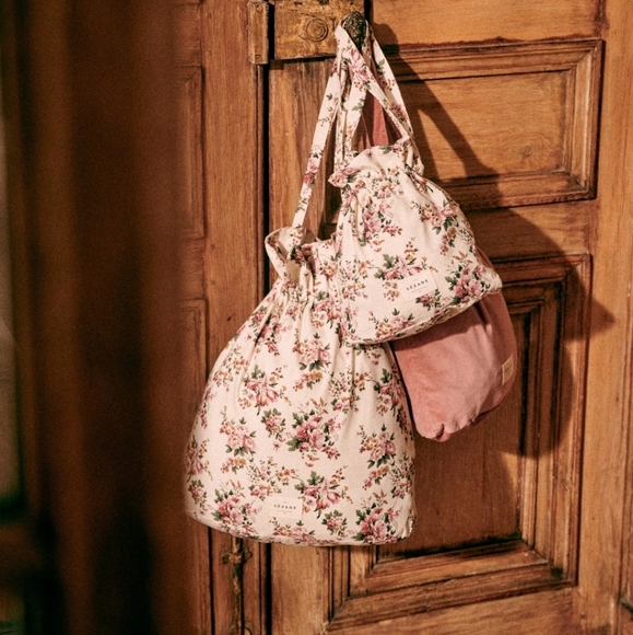 Sezane Set of 3 Vintage Flower/Velvet Pouches - Picture 5 of 7